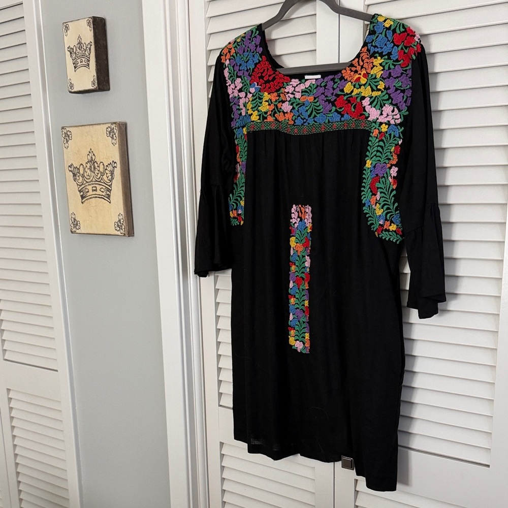 Embroidery black dress